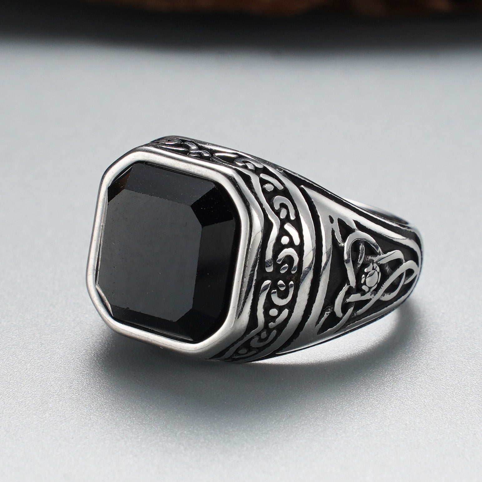 Men's stainless steel ring - detail view 3