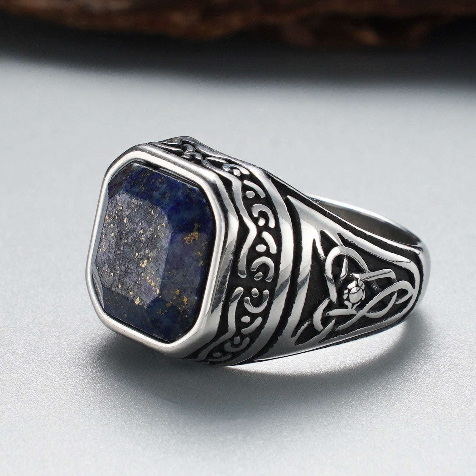 Men's stainless steel ring - detail view 2